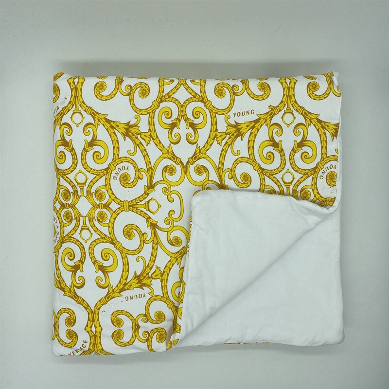 2020 nuova Primavera infantile Del Pagliaccetto + pettorina + cappello Vestiti impostato Fiore D'oro Pagliaccetto per il bambino Appena nato Tuta Tre-pezzi Vestiti Del bambino: nero / 3-6M