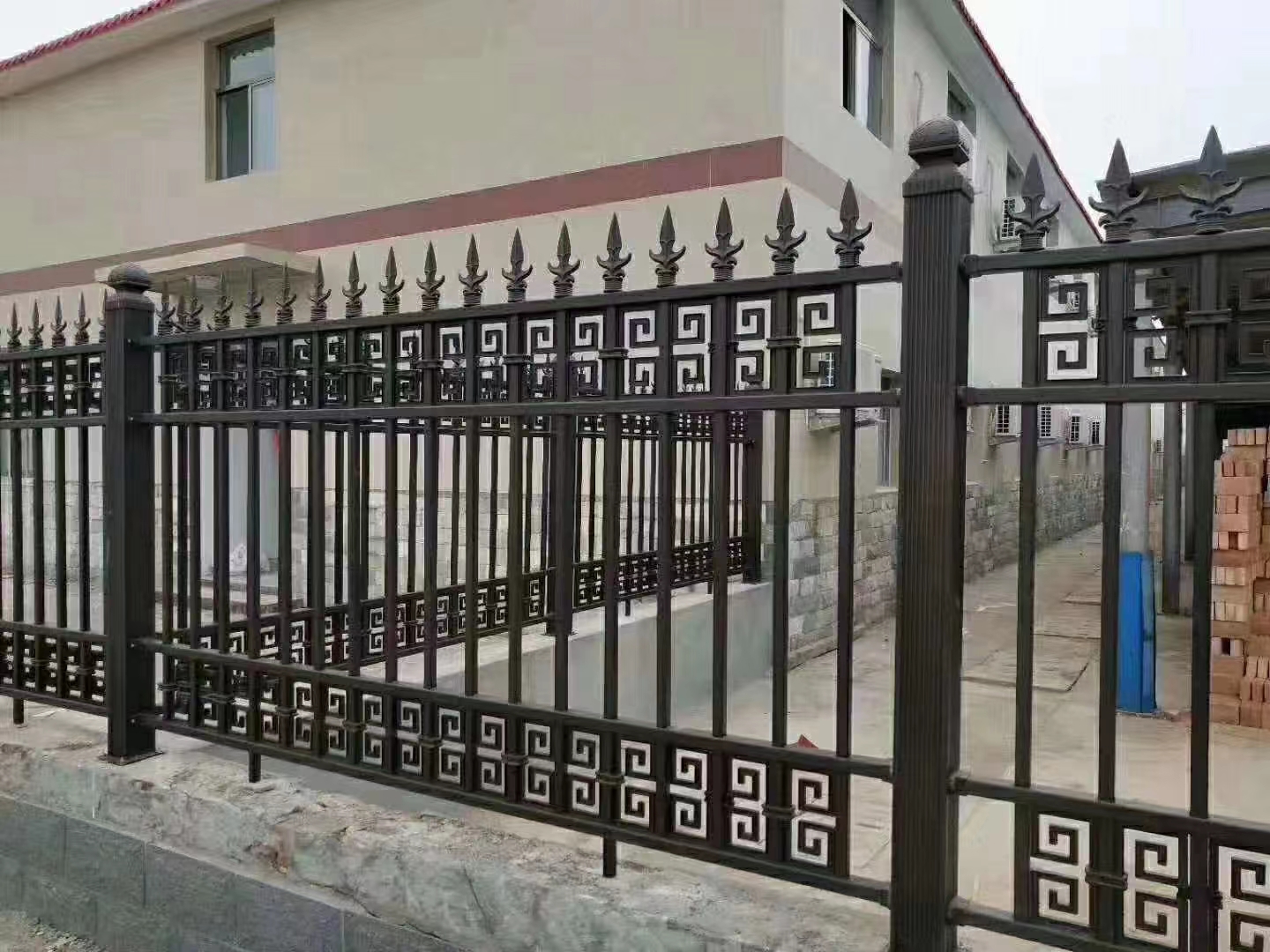 Garde-corps artistique en aluminium, clôture de cour de villa, balustrade murale domestique en alliage d'aluminium, clôture résidentielle, balcon, garde-corps chinois: Gris clair