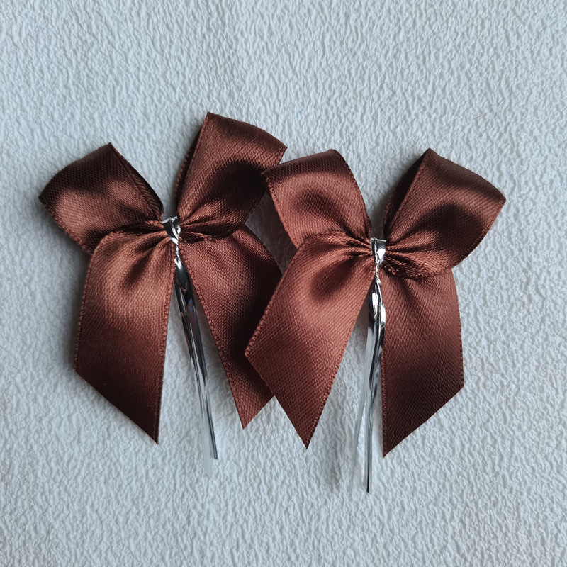 100pcs Multiple Colors Satin Ribbon Bowknot Sealing Wire Bakery Packing Birthday Party Bows For Wedding Decoration 6CM: Brown