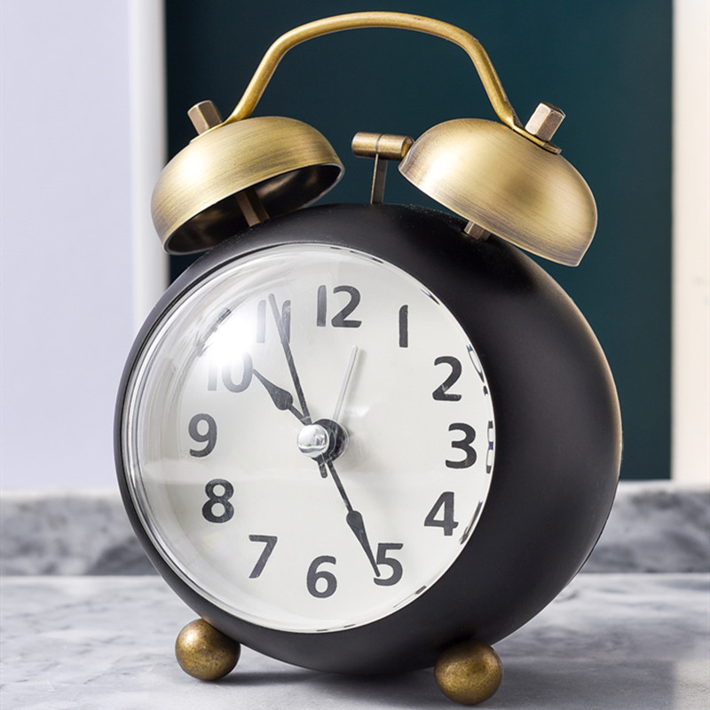 Reloj despertador sencillo Retro de Metal, reloj con luz de noche para dormitorio silencioso para estudiantes, adorno moderno para sala de estar, reloj de mesa luminoso