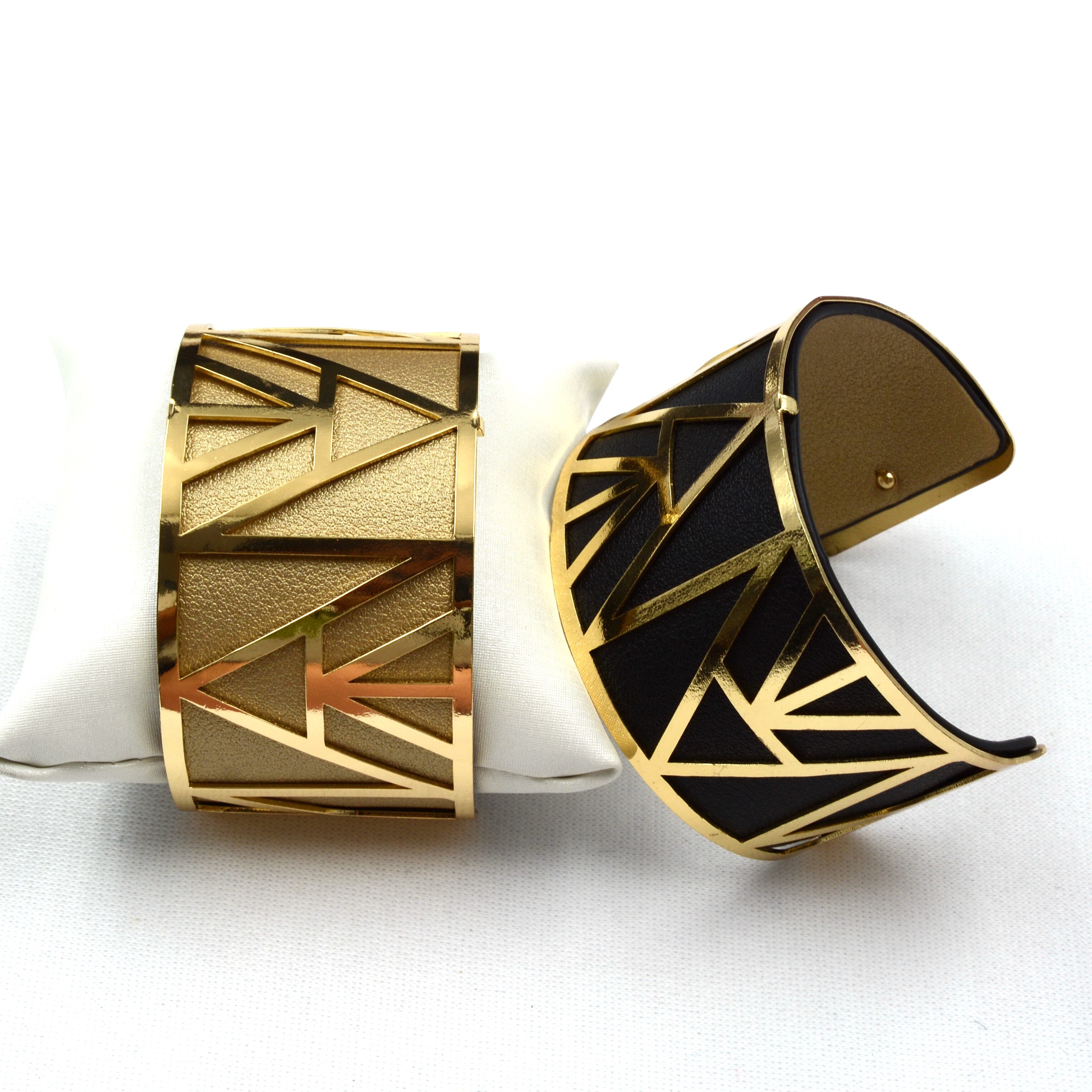 Pulsera de cuero con geométrico para mujer, brazalete de piel con de pirámide de Egipto de 40mm, con colores reversibles, de Francia