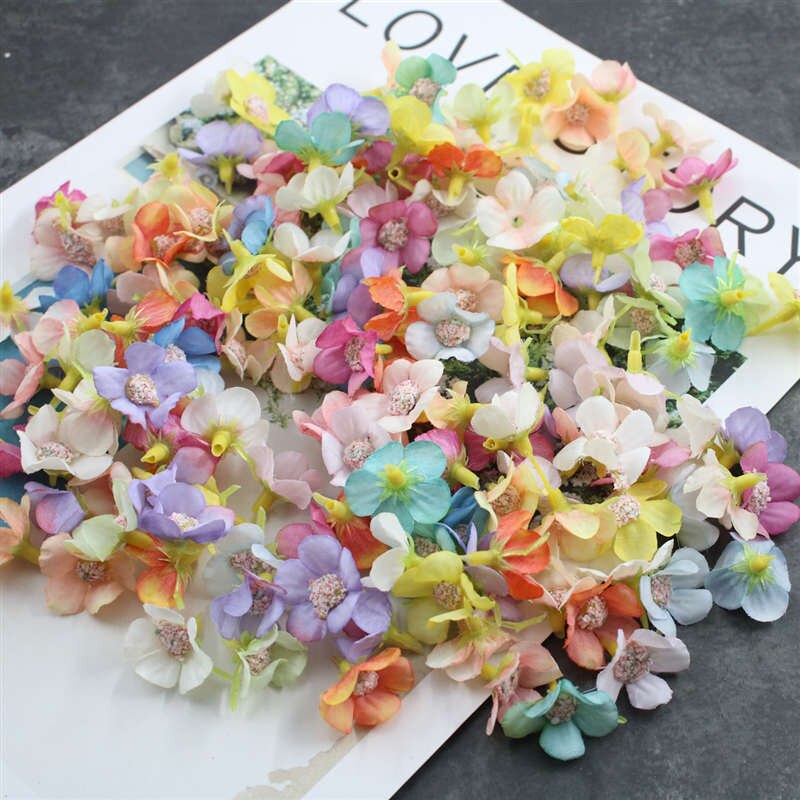 50 stuks 2cm veelkleurige madeliefjeshoofdjes mini zijden kunstbloemen voor kransen, scrapbooks, decoratie voor thuis en bruiloften: Mengkleur