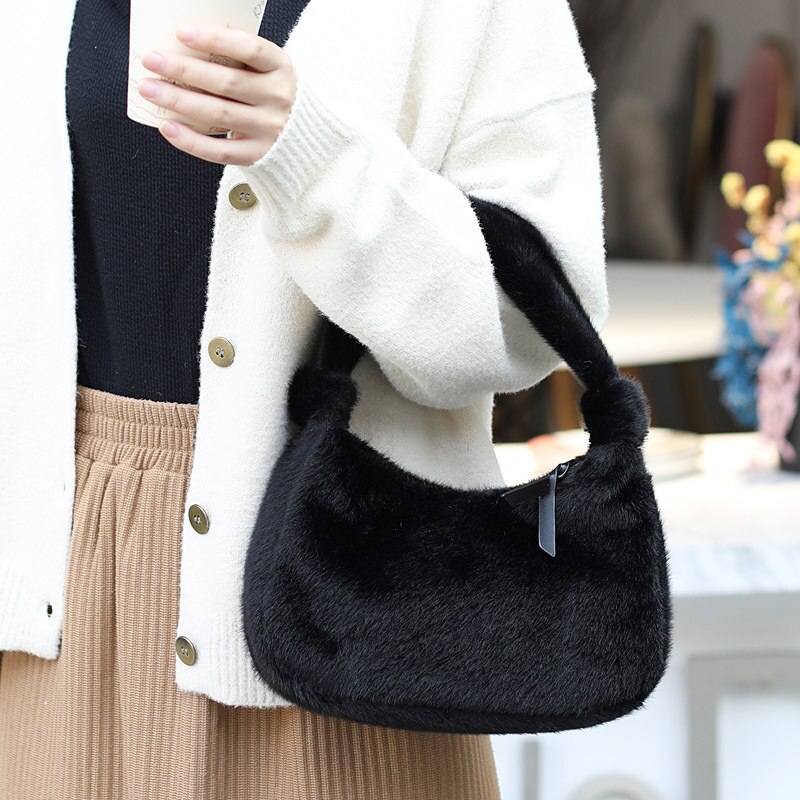 Retro Schoudertas Voor Vrouwen Trendy Winter Faux Fur Handtas Vrouwelijke Kleine Pluche Koppelingen Tassen Casual Vrouwen Hand Purse: Black shoulder bag