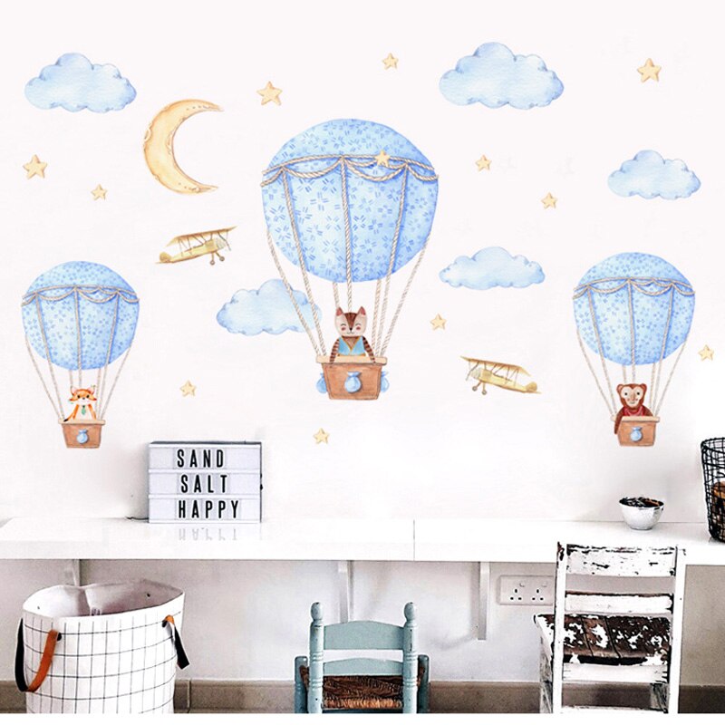 Dejlige tegneseriedyr luftballon wallstickers månestjerner skyer til babypigers værelsesmærkater