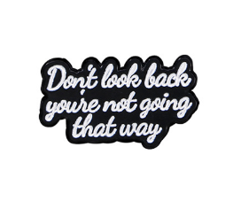 Grappige Inspirerende Quotes Emaille Badge Letters Broches Vrouwen Reversspeldjes op Rugzak Kostuum Accessoires Zin Sieraden: Imitation Rhodium Plated