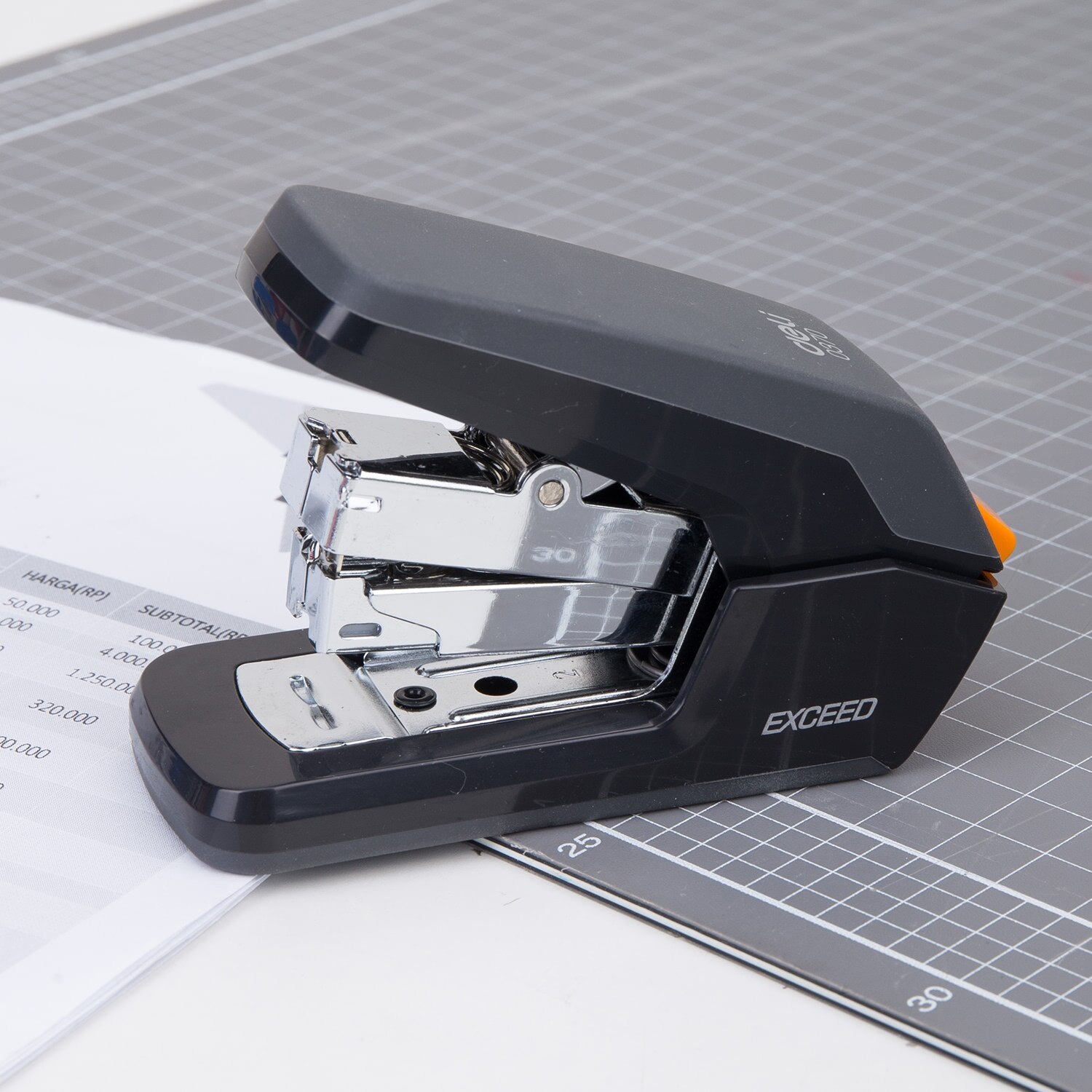 DELI 0370 Effortless Stapler 25 Sheets staple Power saving paper stapling machine desktop School Office Supplies stationery