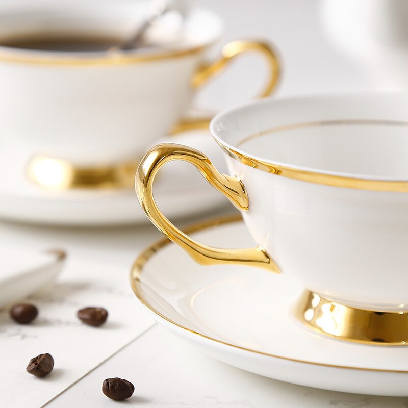 High-grade gold bone china coffee cup European tea set Ceramic afternoon tea set Red Tea Cup Couple Cup Saucer Spoon