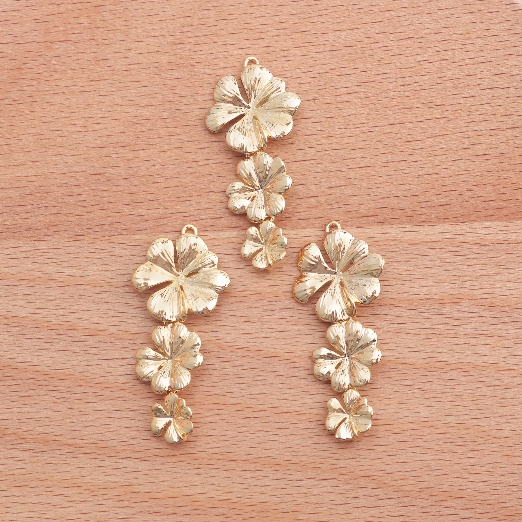 Gufeather  m336, smykketilbehør ,18k guldbelagte ,0.3 mikron, gør-det-selv-vedhæng, blomsterform, gør-det-selv øreringe, smykkefremstilling ,10 stk/parti