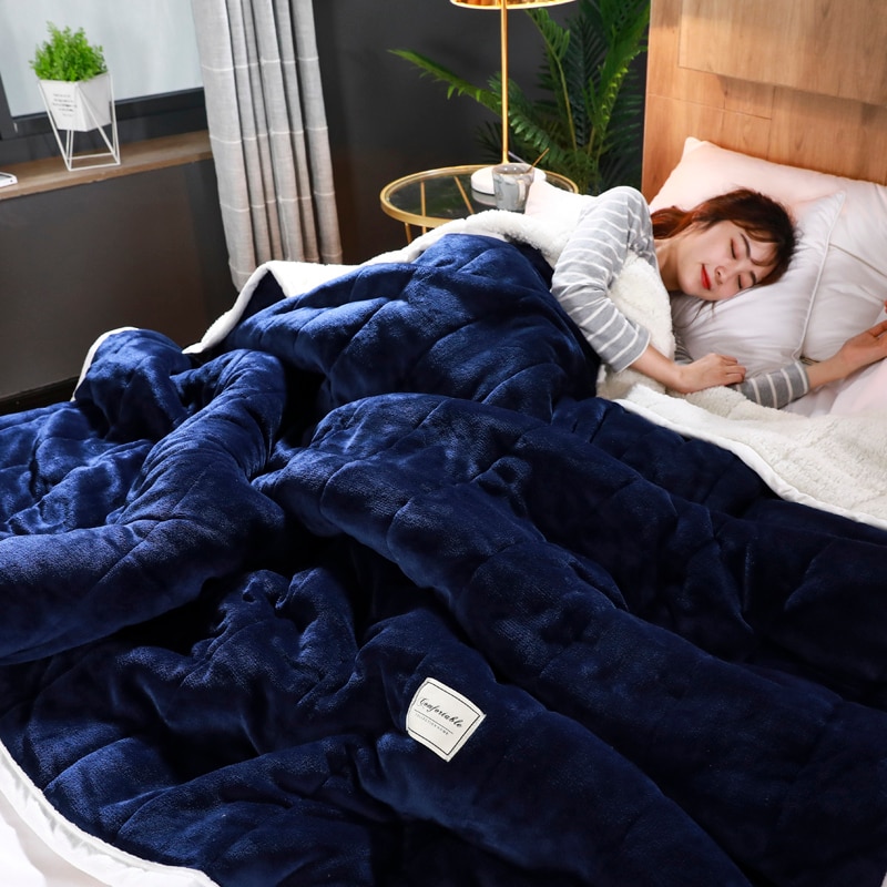 Super Weiche Warme Decke Luxus Drei-Schicht Dicke Quilten Einfarbig Bettdecke Korallen Vlies Hause Wirft Erwachsene Bett Abdeckung Winter