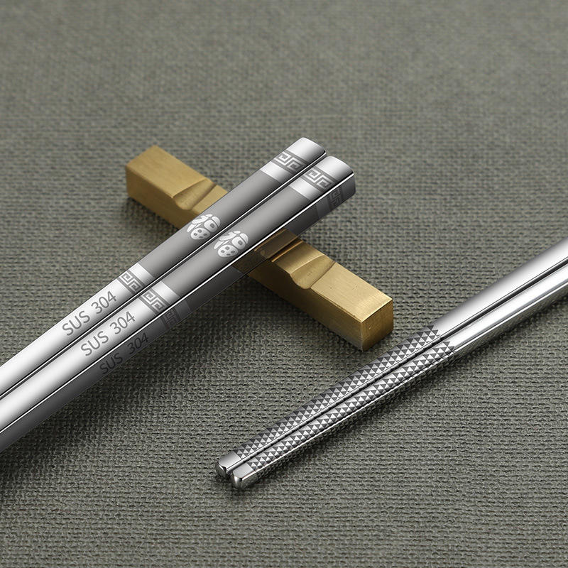 Vacclo 1pair 304 Stainless Steel Chopsticks Titanium Plated Gold Colorful Non-slip Square Household Stainless Steel Tableware: T1