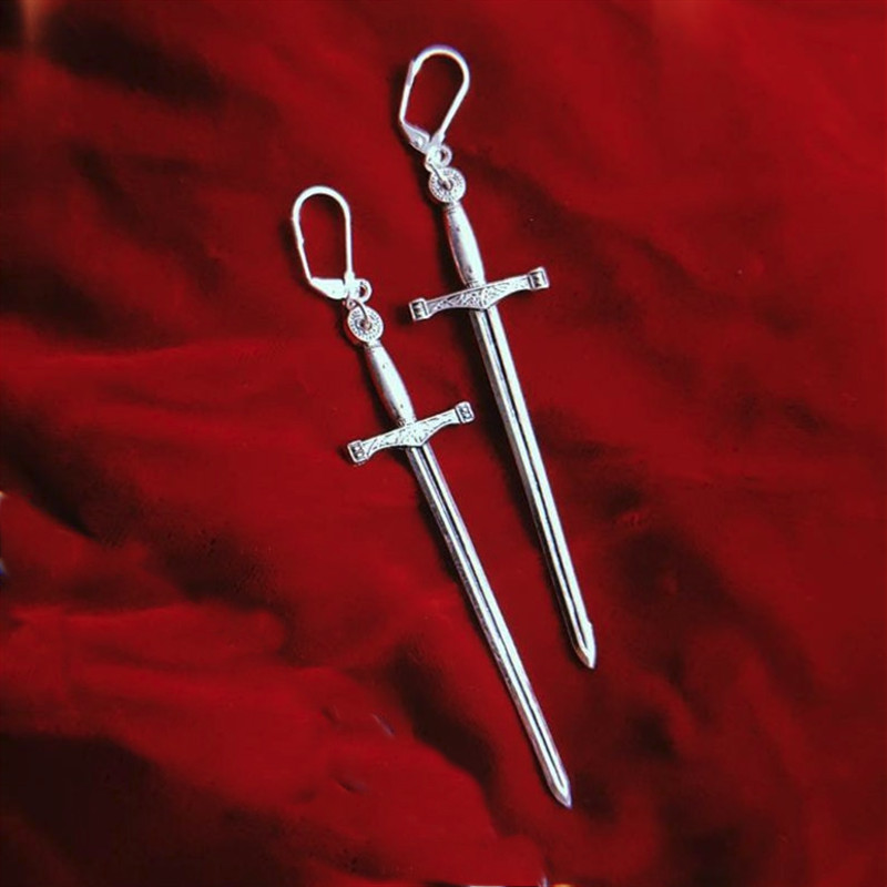 Pendientes de espadas góticas de Color dorado, Tarot Medieval gótico largo, declaración alternativa vikinga, para hombres y mujeres, joyería mística: Rojo