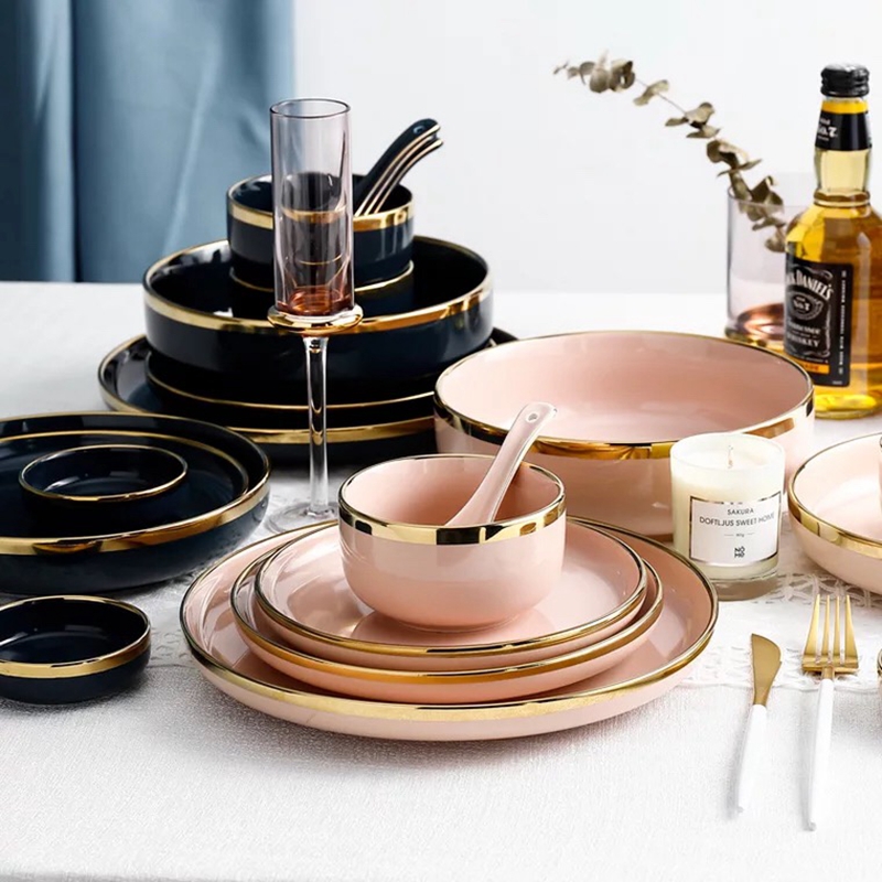 Ensemble de dîner en céramique de luxe couleur bleu foncé ou rose: assiette de dîner + assiette d'accent + bols + cuillère adge en or