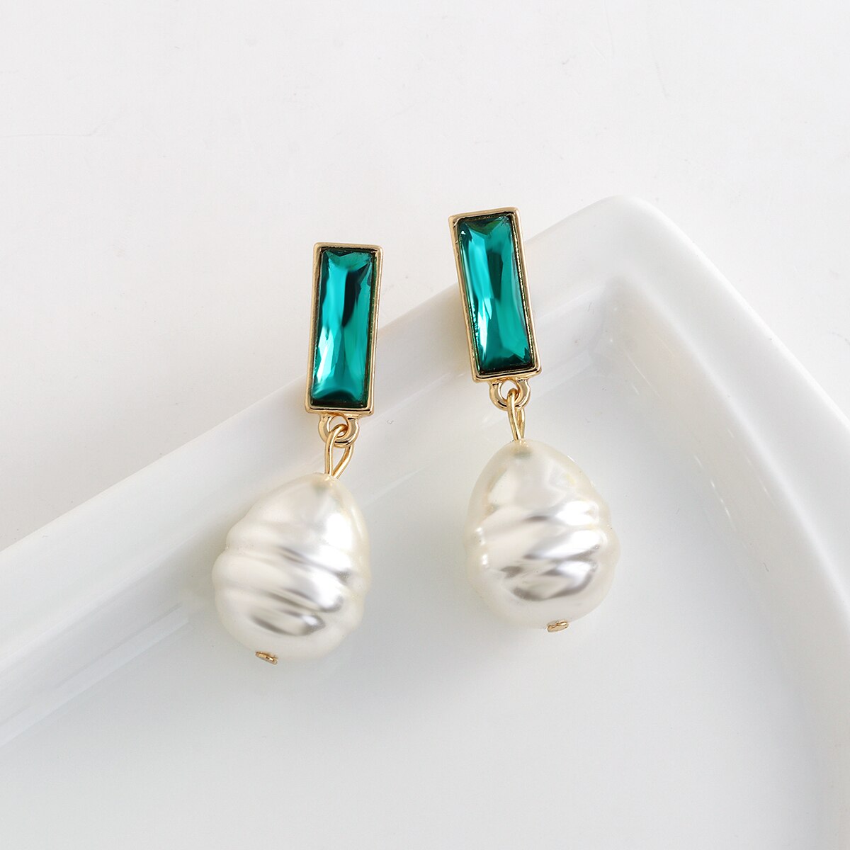 ANEOSA-pendientes colgantes de perlas para mujer, aretes geométricos verdes con diamantes de imitación, hechos a mano, colgantes de perlas de agua dulce