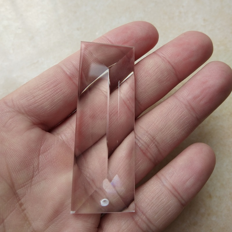10 stks/partij 22*63mm machine slijpen clear driehoek crystal glas bar prisma kroonluchter kristal in 1 gaten Gordijn accessoires