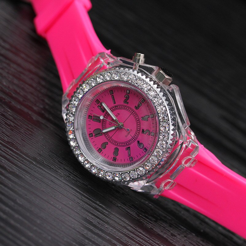 Damklänningar klocka silikon led självlysande kvinnor män sportarmbandsur 7 färger flash quartz klockor relogios masculino: Rosa