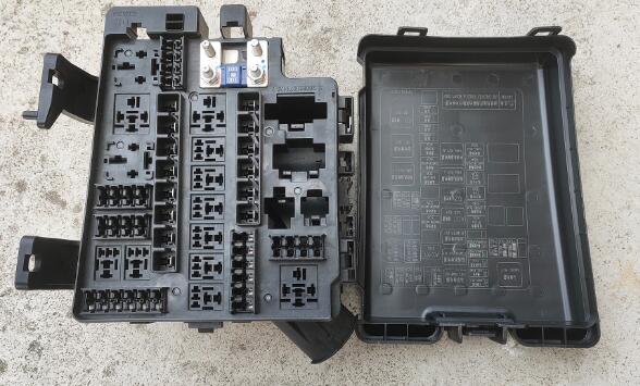 Fuse box For CHANGAN CS75