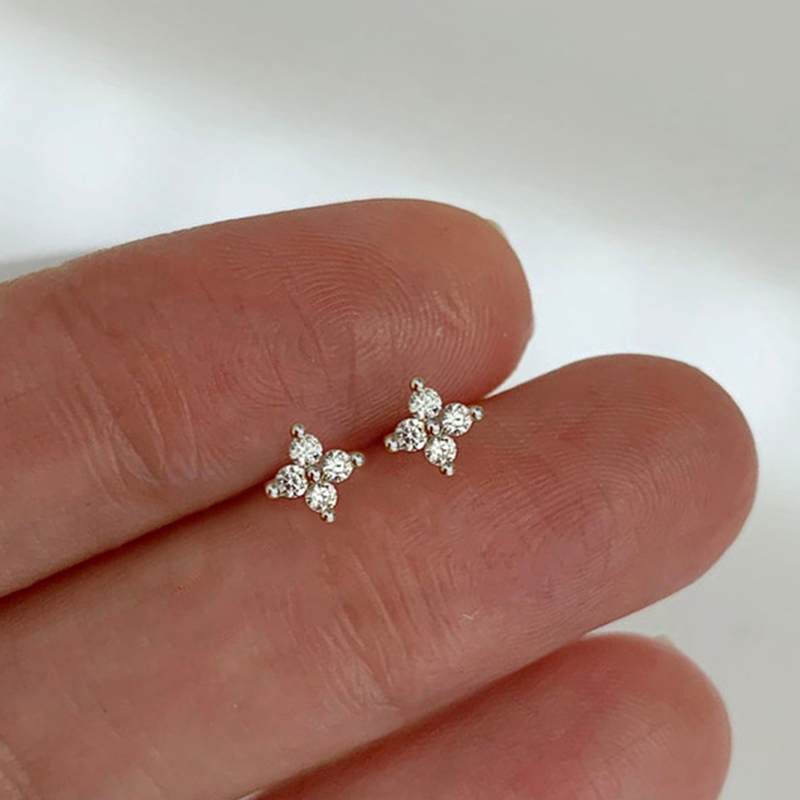 Huitan eternità amore Orecchini orecchio perno piercing colore argento/colore oro Orecchini a forma di cuore per le donne Gioielli da sposa chic: Rhodium placcato