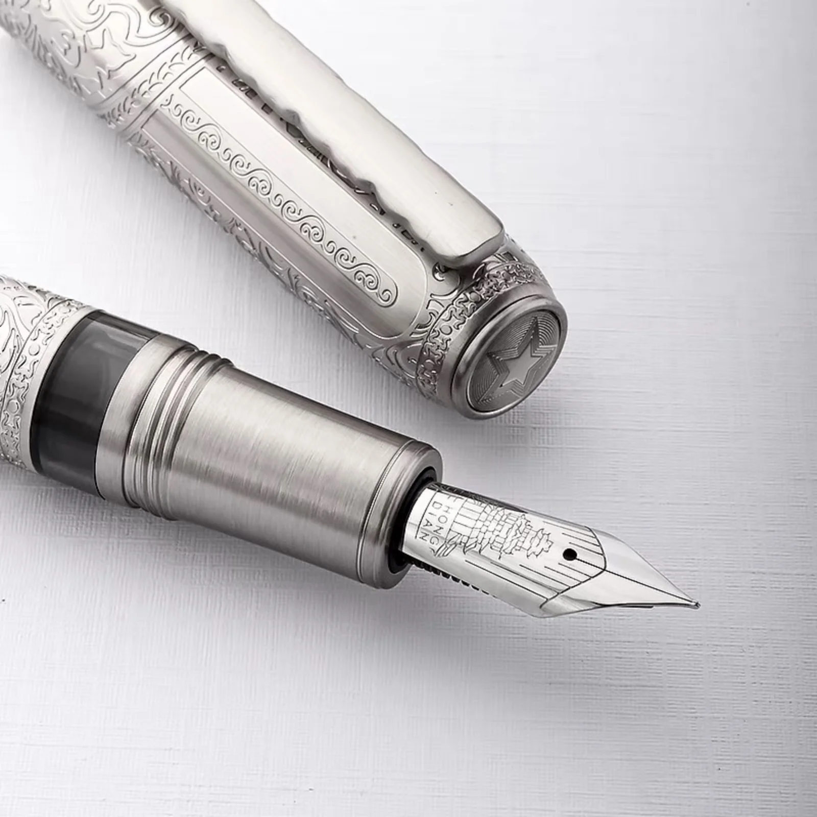 Pluma estilográfica Hongdian 100 de pistón Iridium EF/F/M/punta de cuchillo largo, hermosa pluma de de escritura grande con grabado de Metal