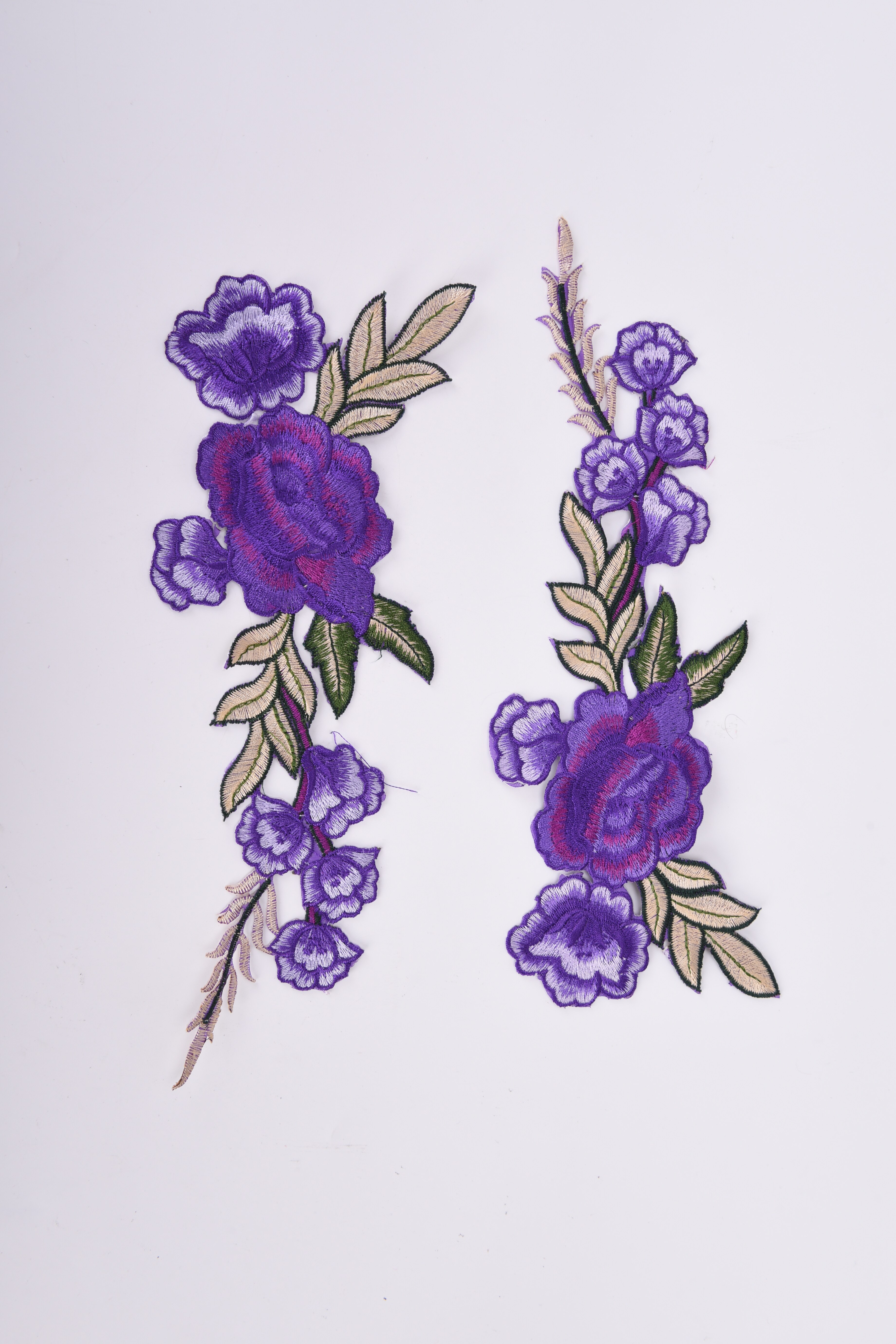 2 stuks applicatie bloemen roos bloem naai strijk patches badge coole geborduurde kleding patches: Paars