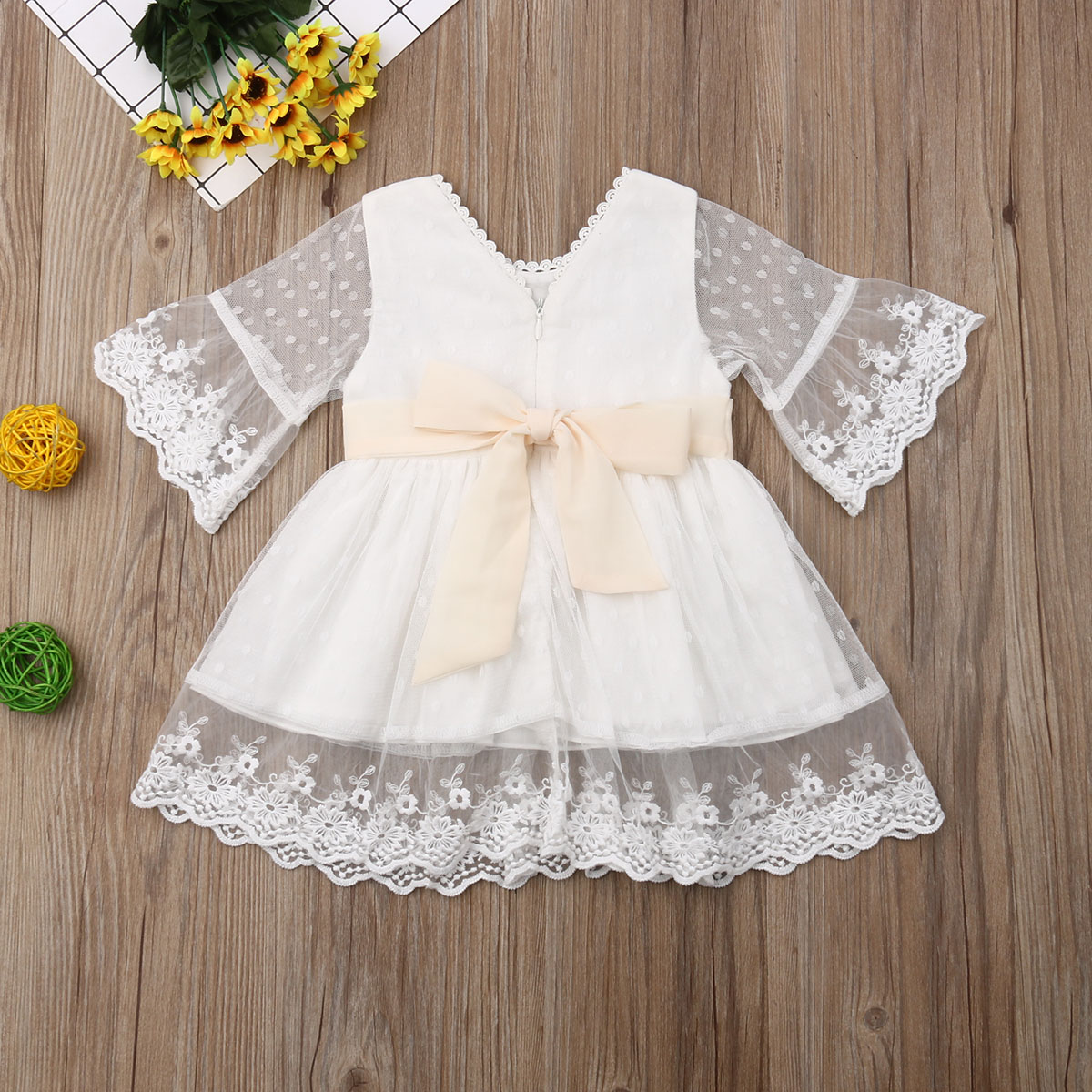 Vestido blanco de dama de honor de primavera para niñas. Vestidos de boda princesa con lazo de manga larga y encaje hasta la rodilla para niñas.