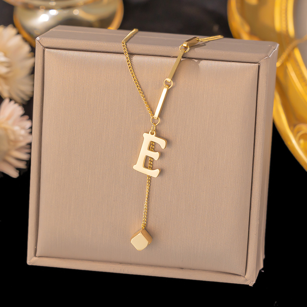 Collar con colgante de acero inoxidable con letra inicial para mujer, cadena de Color dorado a la , collares de clavícula con alfabeto de A-Z, de joyería: Cobalto violeta