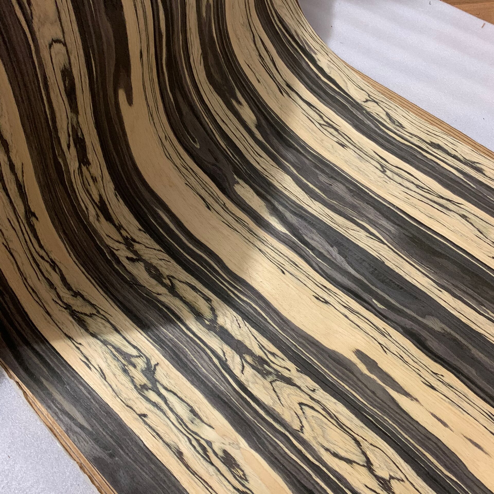 Placage en bois technique, paysage noir, placage d&#39;ingénierie en ébène, E.V. Q/C 50cm x 2.5m 0.25mm
