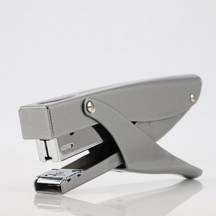 Stapler Hand-held labor-saving thickened stapler Student office stapler: Silver