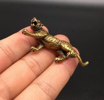 Mässing tiger den kinesiska zodiak djur solid mässing liten prydnad mini original tiger hem dekoration prydnad lycklig