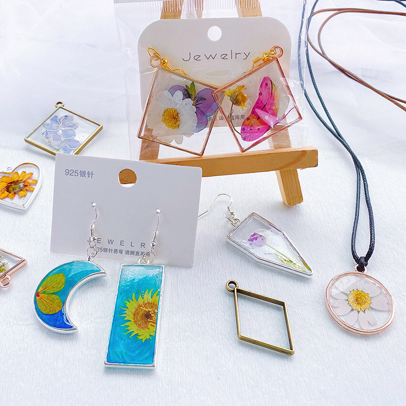 10 stks/30 stks Geometrische Figuur Charme Holle Lijm Lege Hanger Metaallegering DIY Armband Ketting Oorbellen Handgemaakte Bezel Mold