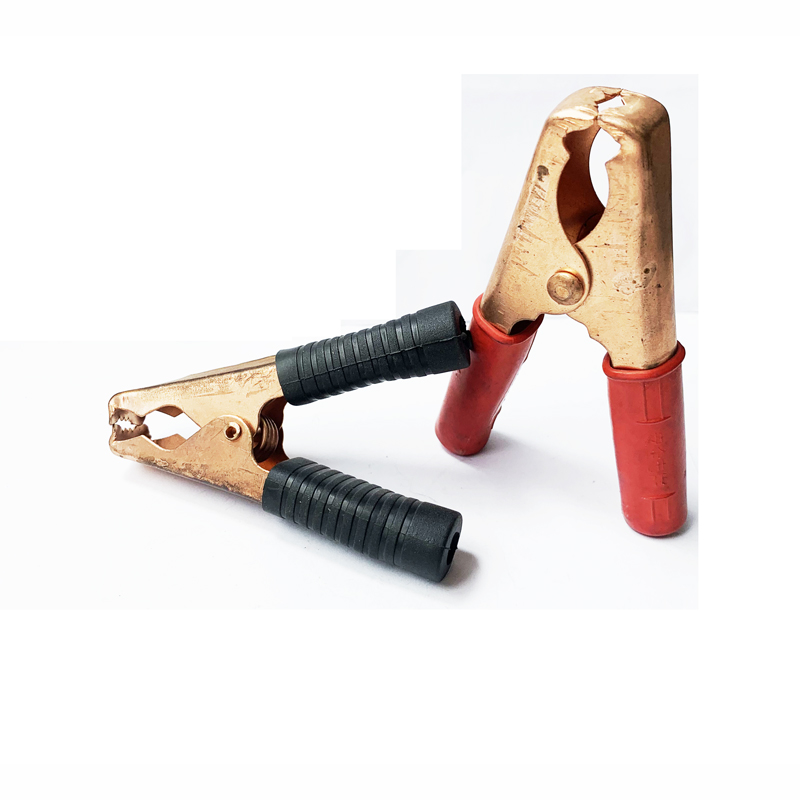 Battery terminal connection clip