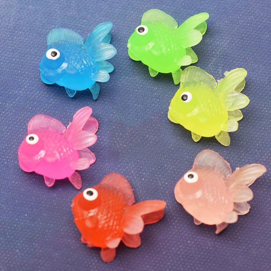 20 stk / lot blød gummi guldfisk baby badelegetøj plast simulering lille guldfisk vandlegetøj sjov børn svømning strandlegetøj