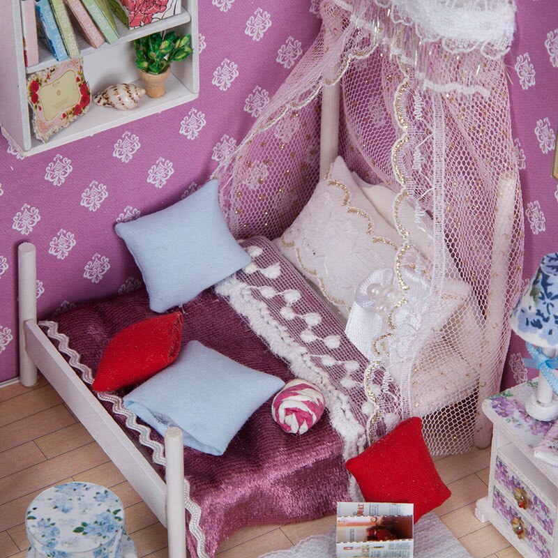 Iie luo nukketalo  q008 queen's dream miniatrue diy setti valoilla ja pölysuojalla