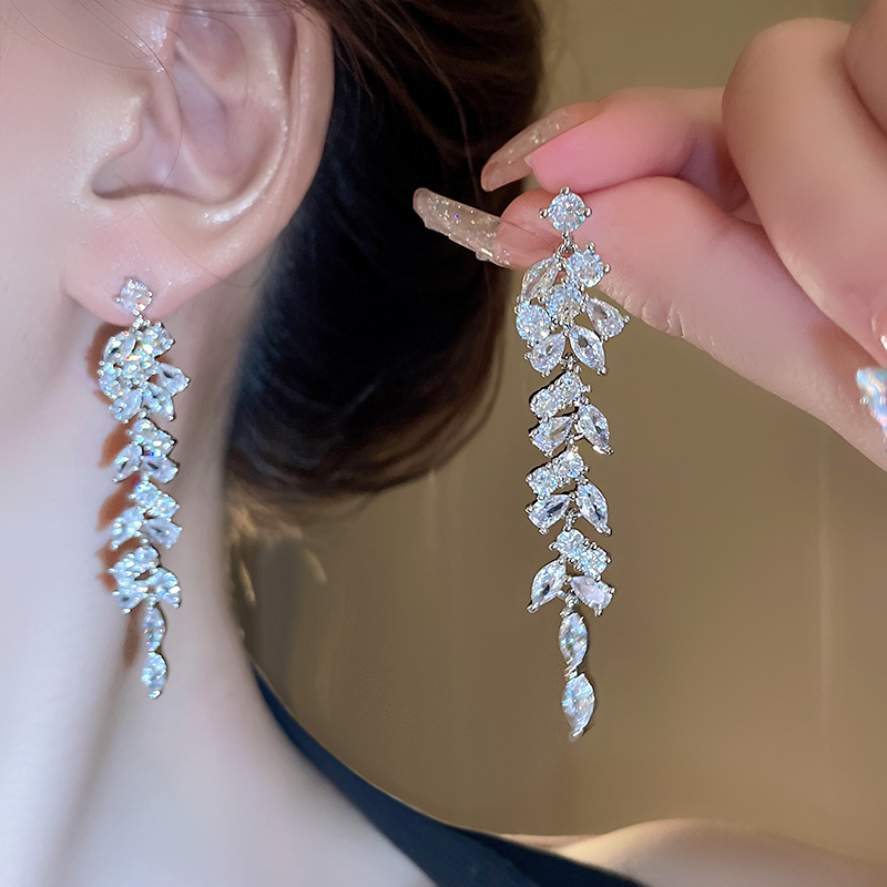 Prachtige oorbellen met blaadjesmotief voor vrouwen, glanzende oorbellen met ingelegde strass-steentjes, schitterende kwastjesoorbellen, bruidssieraden