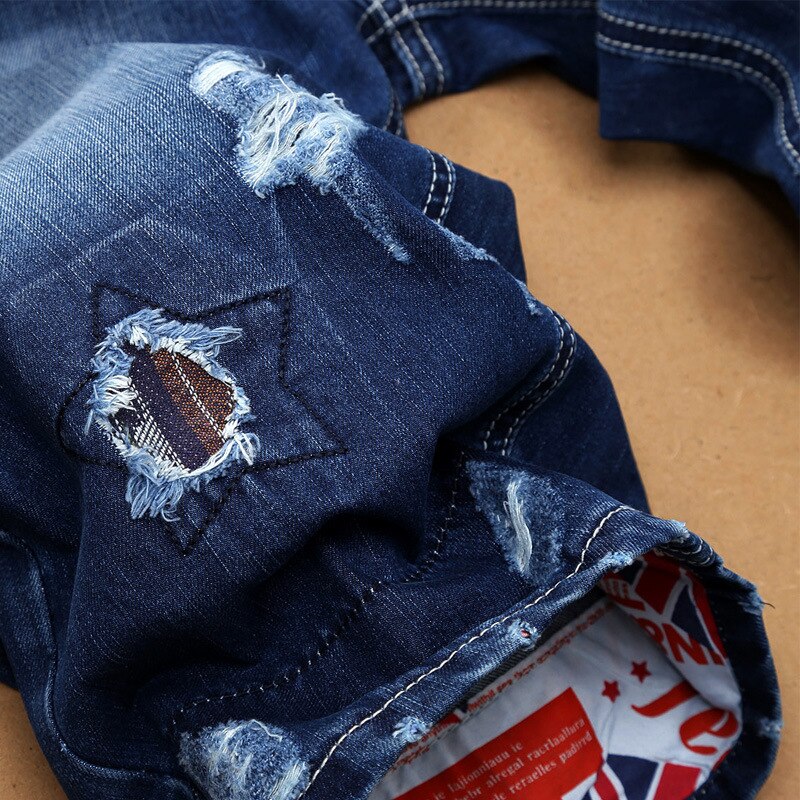 Pantaloncini di Jeans da uomo pantaloni corti al ginocchio estivi con foro rotto Jeans corti strappati da uomo blu JB13158