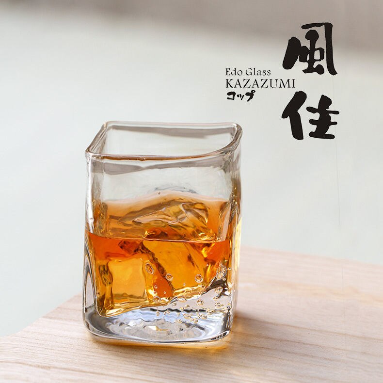 Handgjord japansk whiskykonstverk vinkopp vindhållande slumpmässig modellering whiskyglas edo kazazumi
