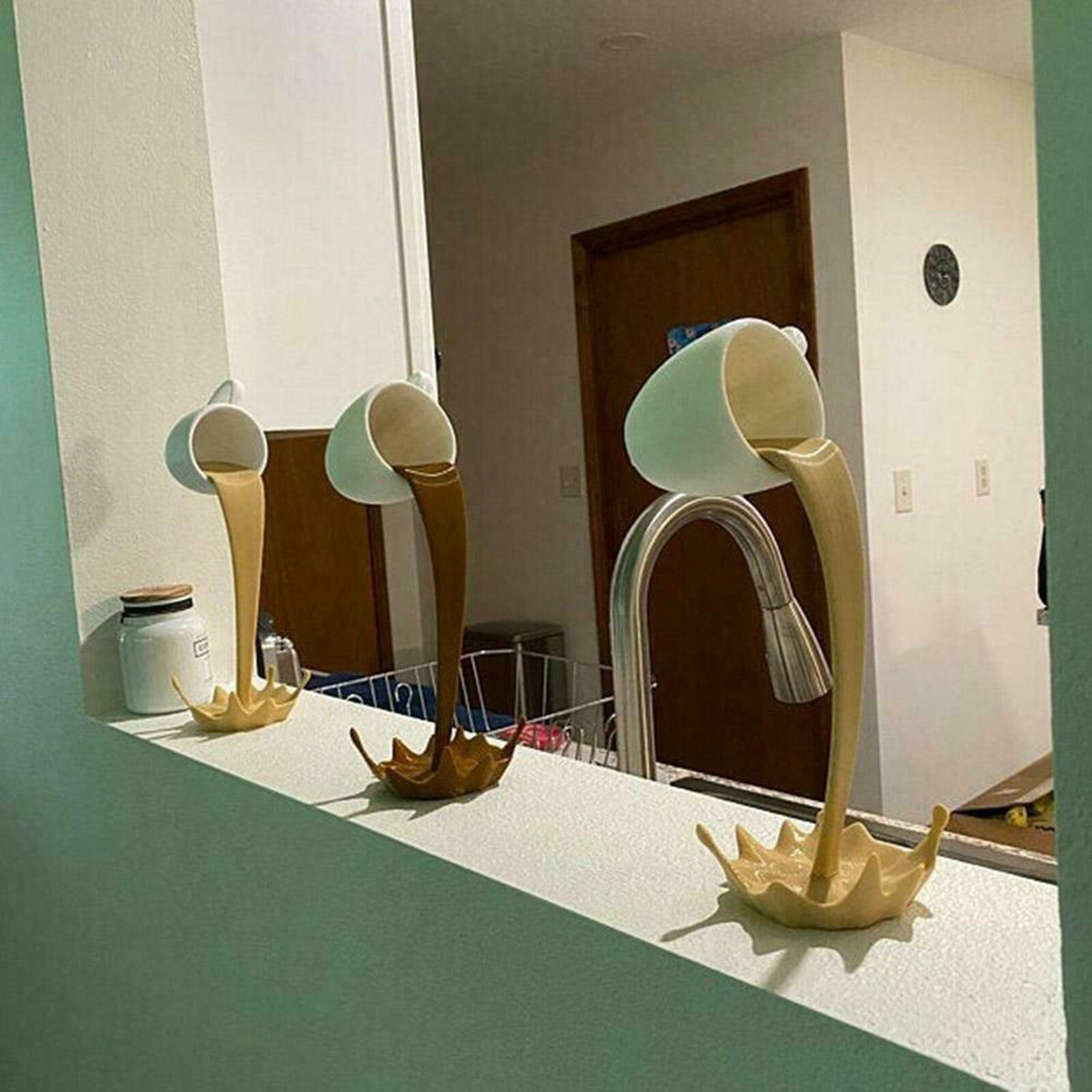 Coffee Floating Spilling Cup Sculpture Kitchen Spilling Magic Pouring Splash Coffee Mug Home Kitchen Decoration #T2G