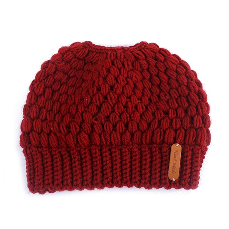 Winter gebreide mutsen winter dames muts dames meisjes stretch gebreide muts met label rommelige knot paardenstaart muts met gaten warme mutsen mutsen: Rd