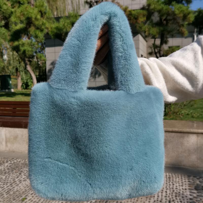 Winter Fluffy Bag For Women Versatile Faur Fur Messenger Shoulder Bag Plush Shopping Totes Cute Plush Small Handbag: Light Blue