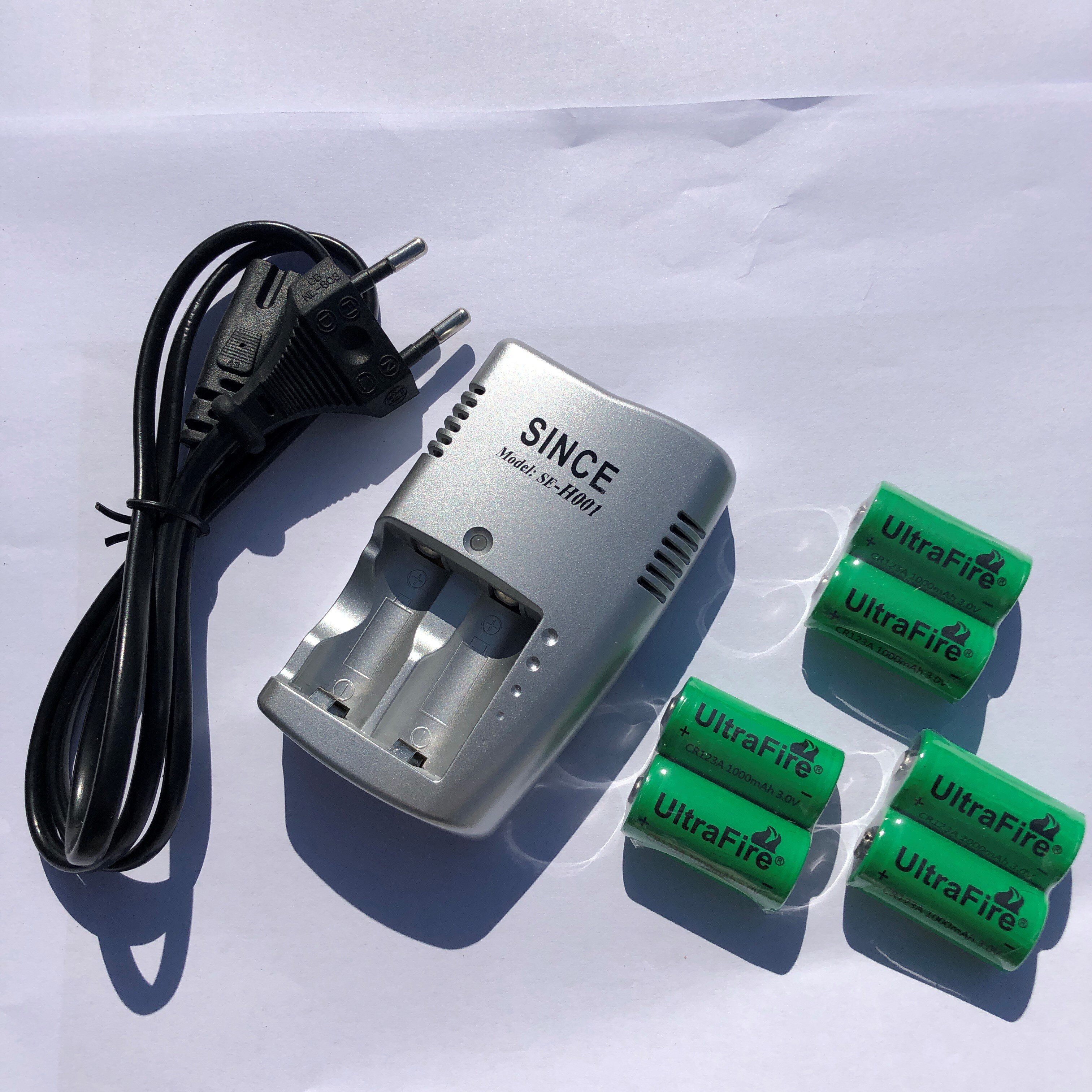 battery + charger. 3V CR123A 16340 1000mah rechargeable battery , digital camera, made a special battery