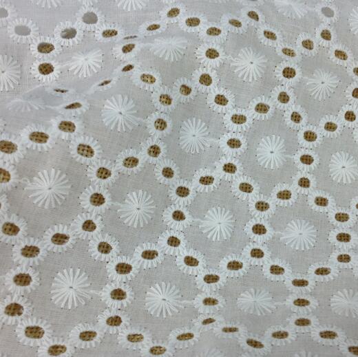 Off White 100% Voile de Algodão Bordado Ilhó Rendas Tecido do Vestido, Fino Retalhos De Pano De Mesa de Costura Material de Tecidos, 130 centímetros de largura: 0.5 Yard-45cmX130cm