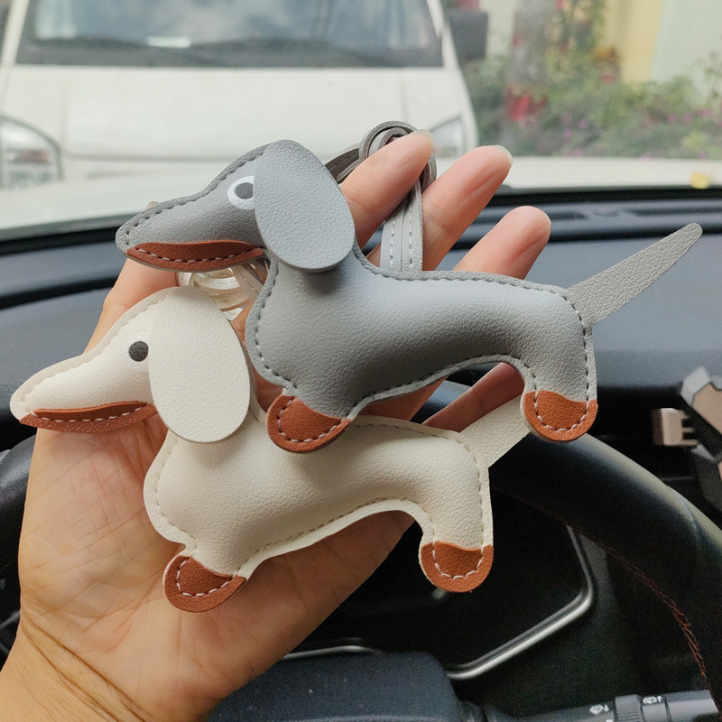 LLavero de Bulldog salchicha de coche para hombre, llaveros de perro de cuero PU, para mujer, bolso, colgante, joyería, llavero con baratija