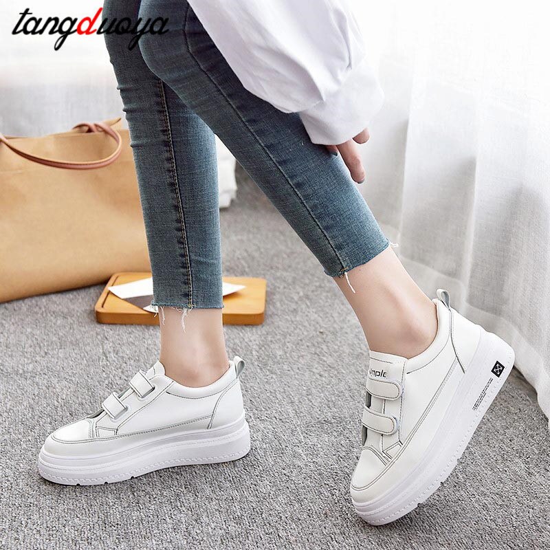 Kvinnors löparskor ökar 4.5cm högklackade sneakers fritidsskor kvinnors plattform tjock botten sport promenadskor