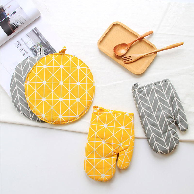 1 Piece Cute Non-slip Yellow Gray Cotton Nordic Kitchen Cooking Microwave Gloves Baking BBQ Potholders Oven Mitts