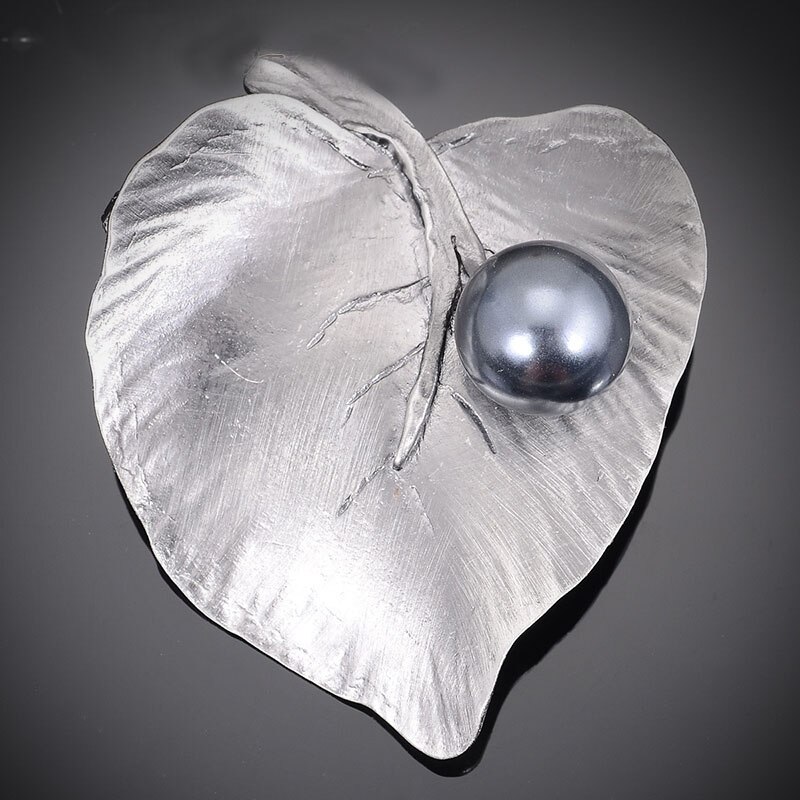 Antique Silver Plated Leaf Shape Vintage Brooches Classic Style Grey Imitation Pearl Pin Brooch Jewelry For Women