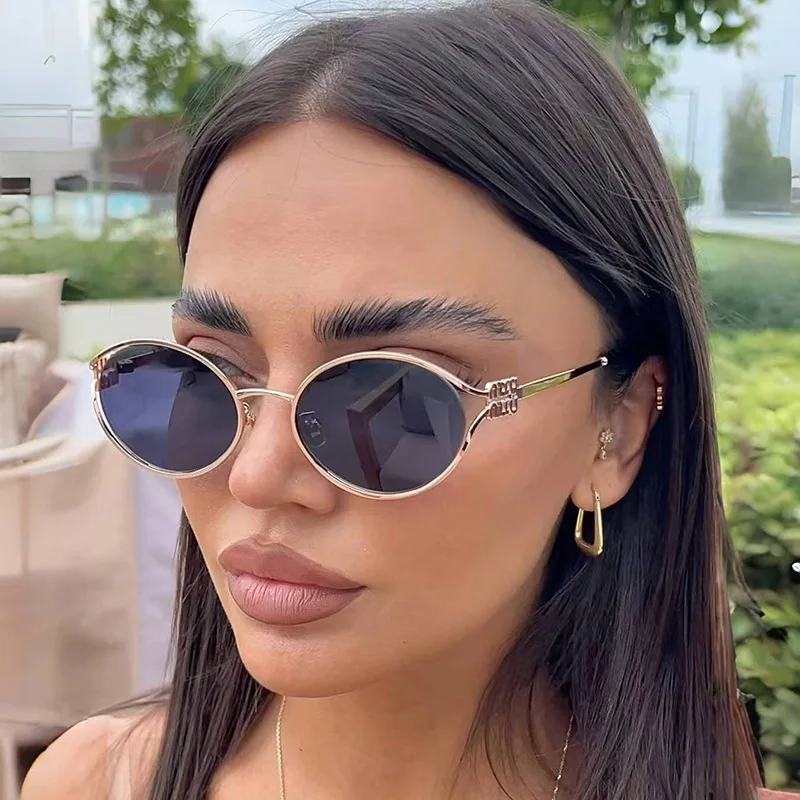 Sommersolbriller – ovale, eksklusive solbriller til kvinner i innesolert stil, favoritt blant influencer på tvers av landegrenser.