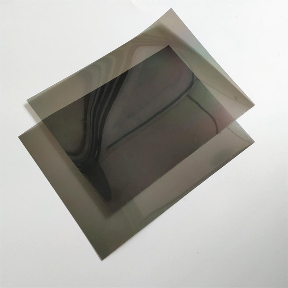 2Pcs 30 × 20Cm 90 Graden Lineaire Gepolariseerde Filtes Film, lijm/Niet-klevende Lineaire Polarisator Filters Polarisatie Lens Lakens
