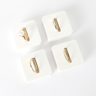 White Gypsum Ring Display Holder Jewelry Display Stand Ring Display Rack: Red