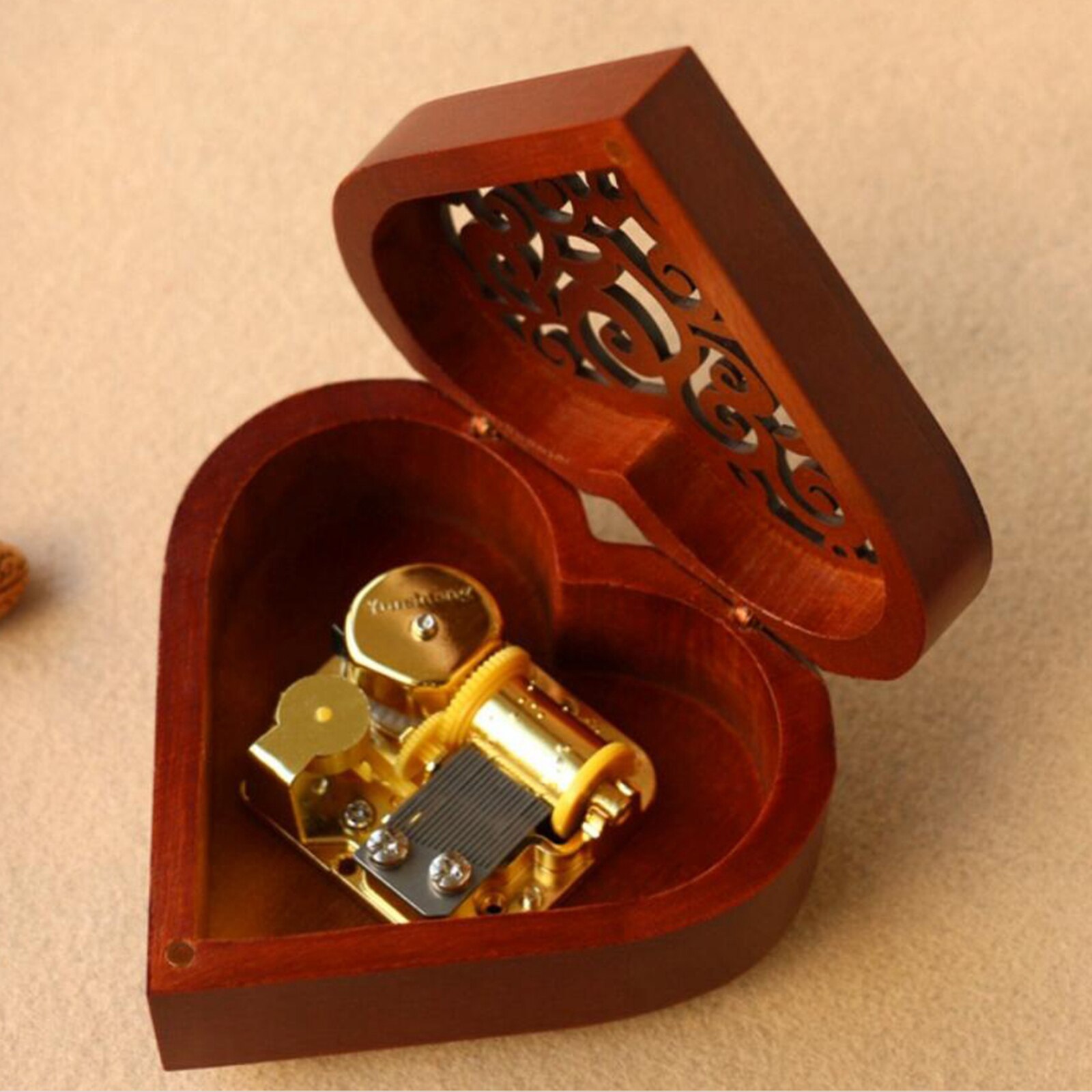 Retro Engraved Music Box Mechanism with Movement in Heart Shaped Wind-Up Special Valentine Day