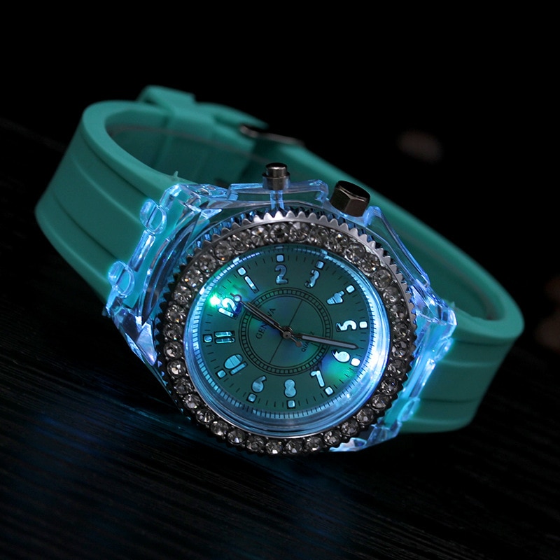 Damklänningar klocka silikon led självlysande kvinnor män sportarmbandsur 7 färger flash quartz klockor relogios masculino