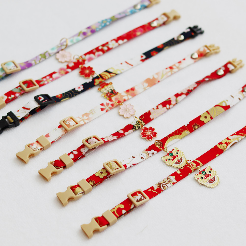 Japonais Sakura chien tour de cou gravé paillettes chiot chat collier pendentif collier pour animaux de compagnie accessoires pour animaux de compagnie patte